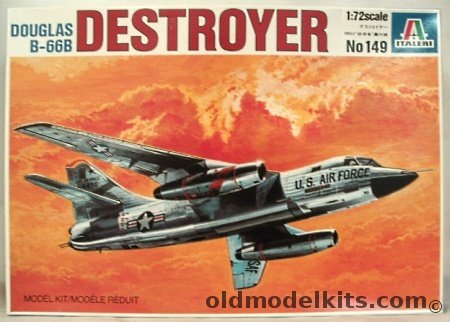 Italeri 1/72 Douglas B-66B Destroyer - (A-3 Skywarrior) - (ex-Testors), 149 plastic model kit